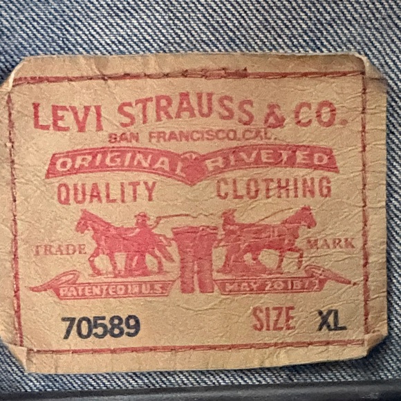 Vintage Levi’s Classic Denim Jacket - Picture 2 of 5